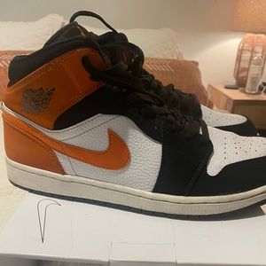 2019 Air Jordan 1 Mid 'Shattered Backboard' Size 11.5